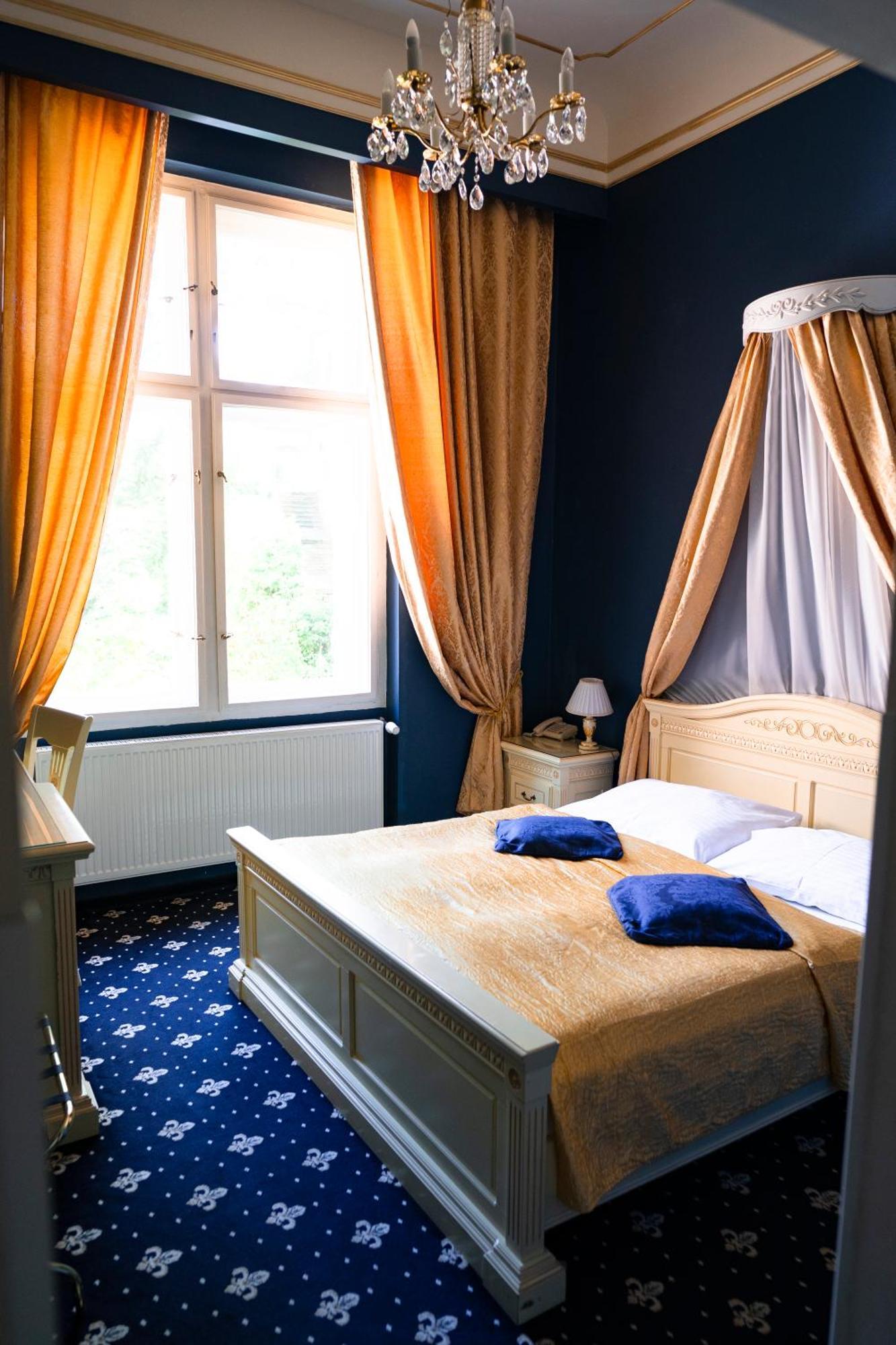 Alisa Hotel Karlovy Vary Exterior photo