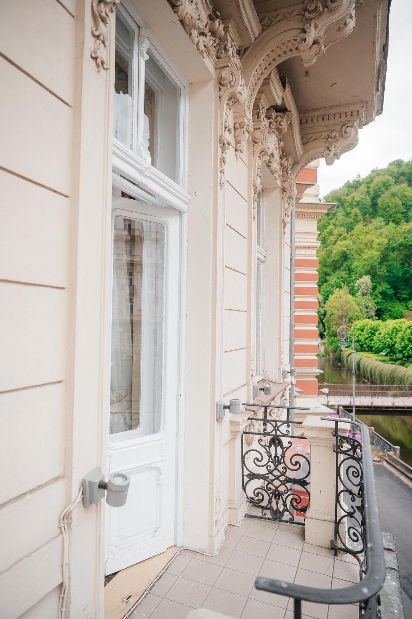 Alisa Hotel Karlovy Vary Exterior photo