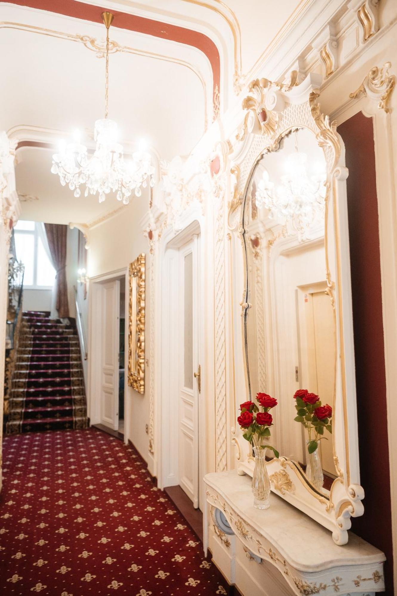 Alisa Hotel Karlovy Vary Exterior photo