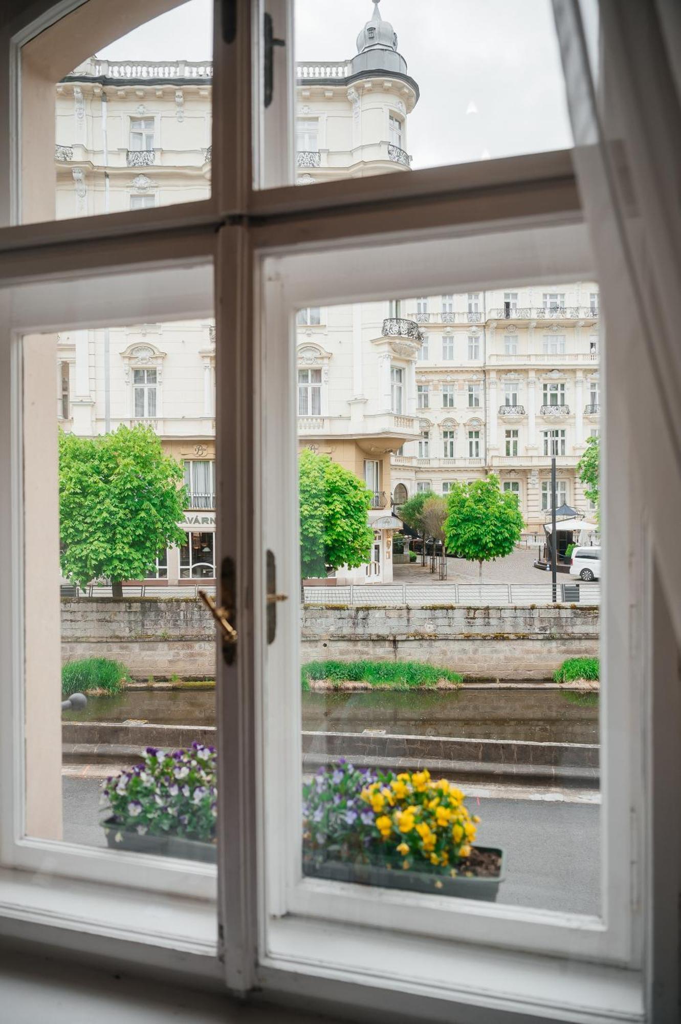 Alisa Hotel Karlovy Vary Exterior photo
